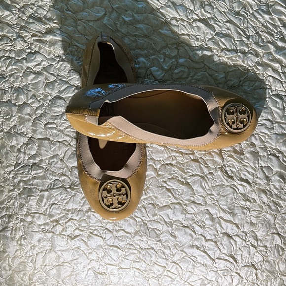 Tory Burch Caroline Elastic Trim Dark Sand Ballet Flat! - Picture 2 of 3